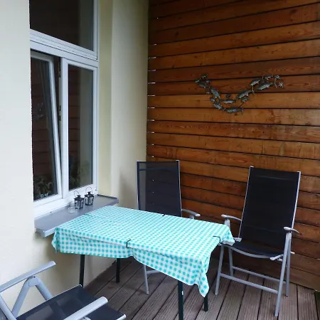 Vis-a-vis Berliner Tor